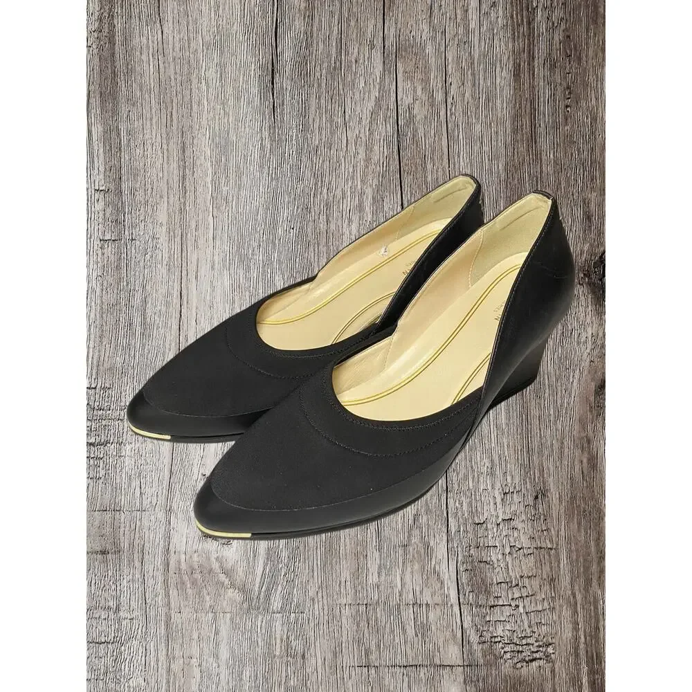 Cole Haan black wedge soft side women’s shoes. Size 10‎